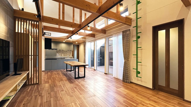 安水建設施工事例サムネイル_吹き抜けのある平屋の住まい2