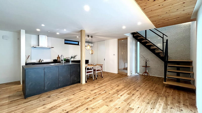 安水建設施工事例サムネイル_和モダン×鉄骨階段がある住まい4