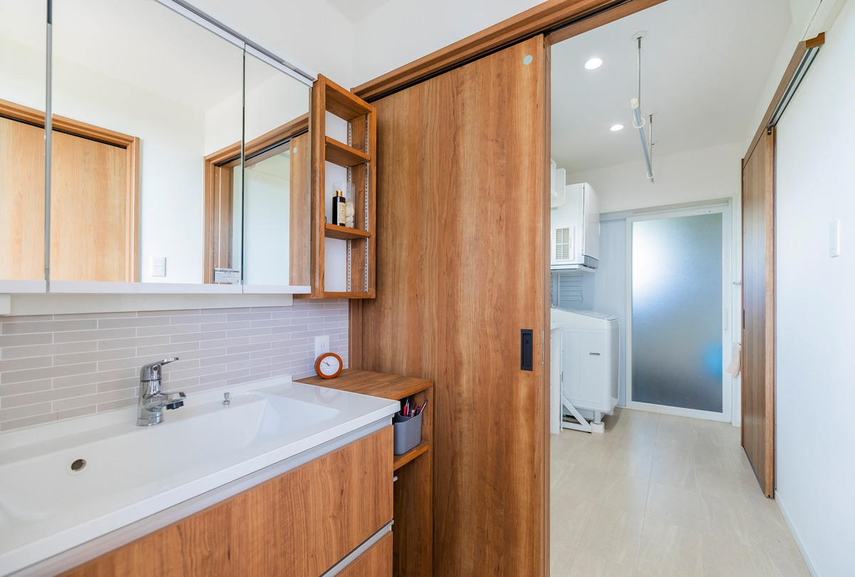 大きな庭に大きくつながるLDKの家