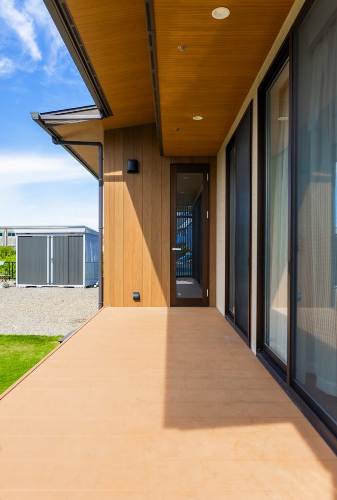 大きな庭に大きくつながるLDKの家