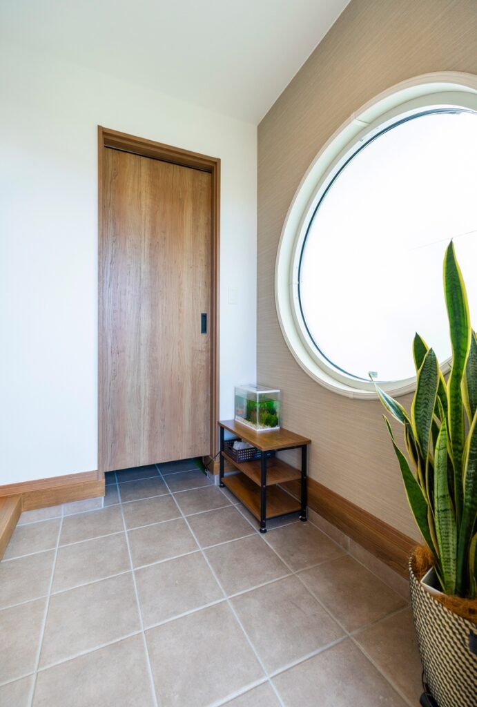 大きな庭に大きくつながるLDKの家