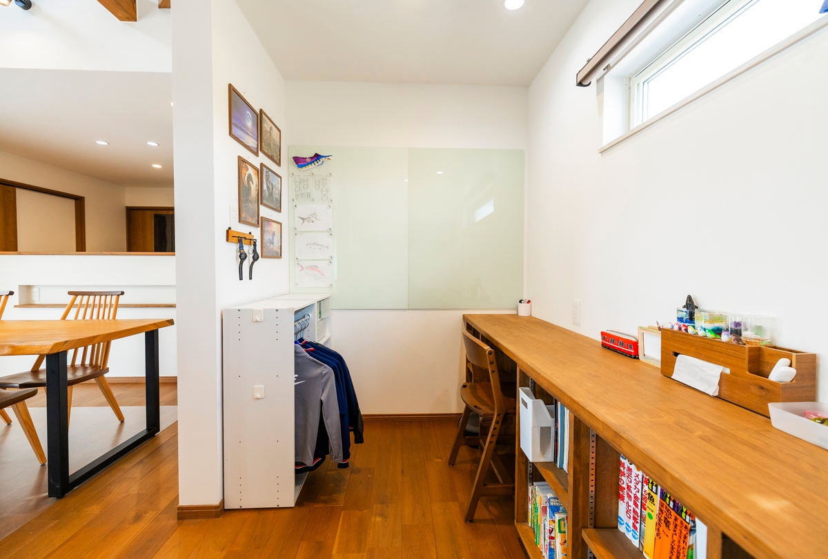 大きな庭に大きくつながるLDKの家