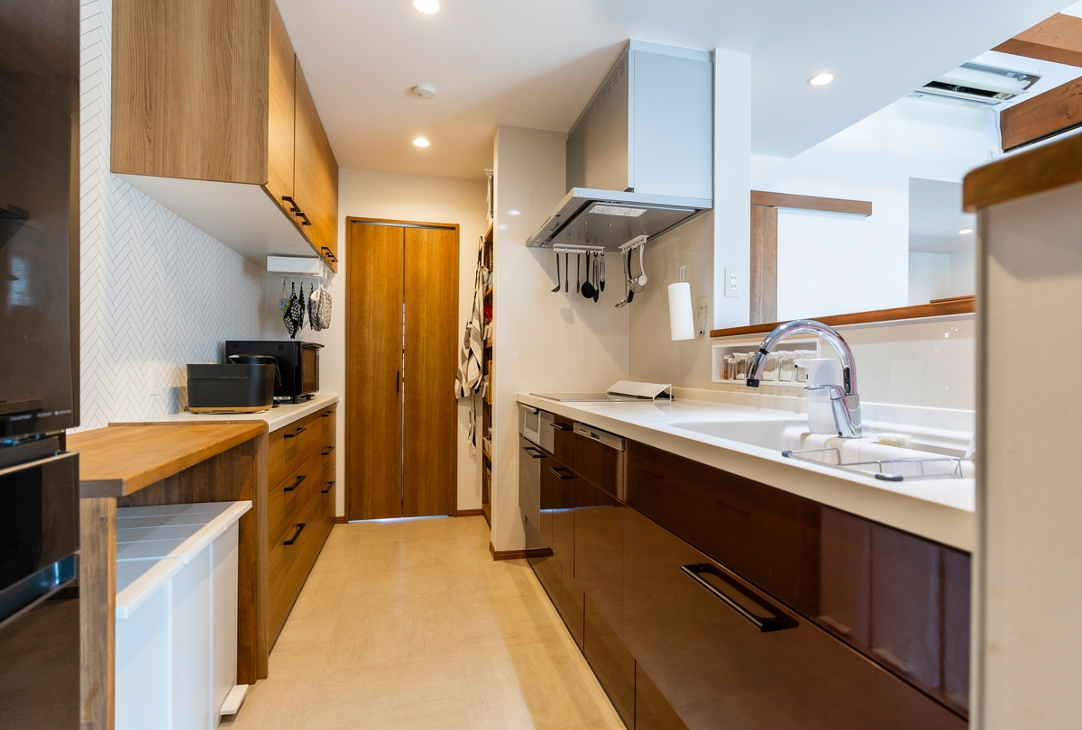 大きな庭に大きくつながるLDKの家