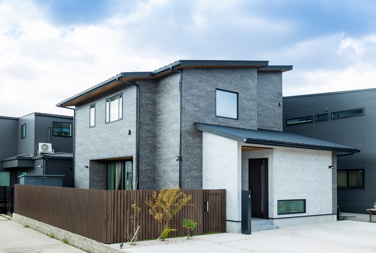 積豊建設株式会社の和モダン×グレー×鉄骨階段がある家