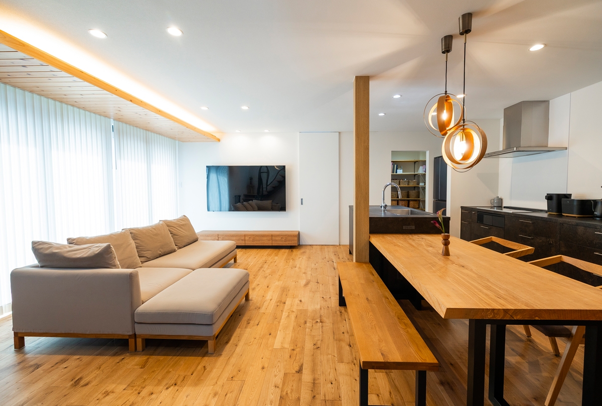 和モダン×グレー×鉄骨階段がある家