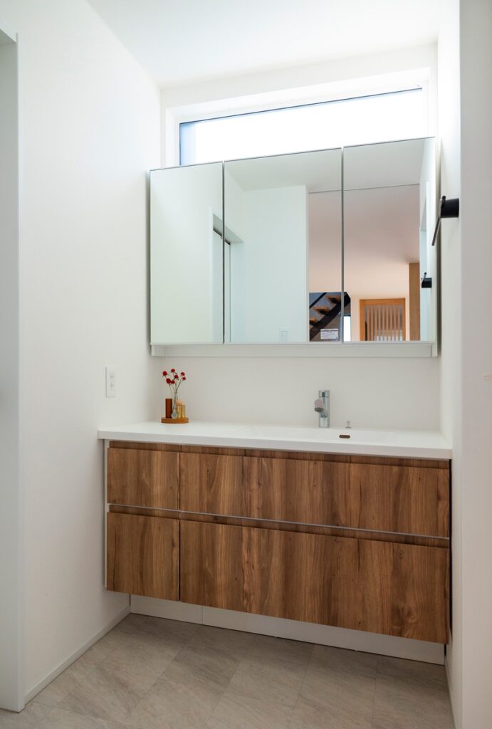 和モダン×グレー×鉄骨階段がある家