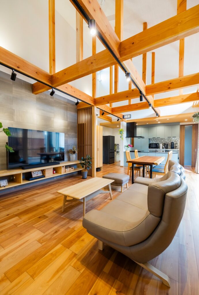 通り土間と高天井のある住まい