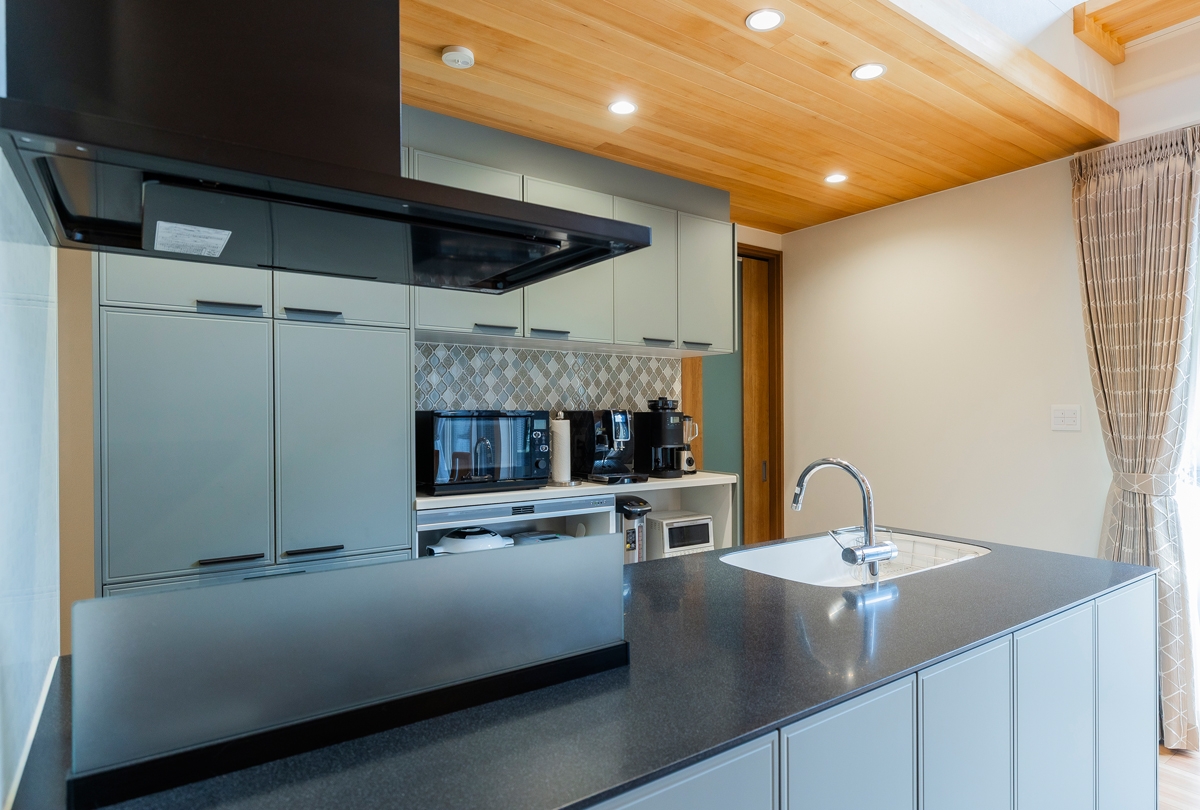 通り土間と高天井のある住まい