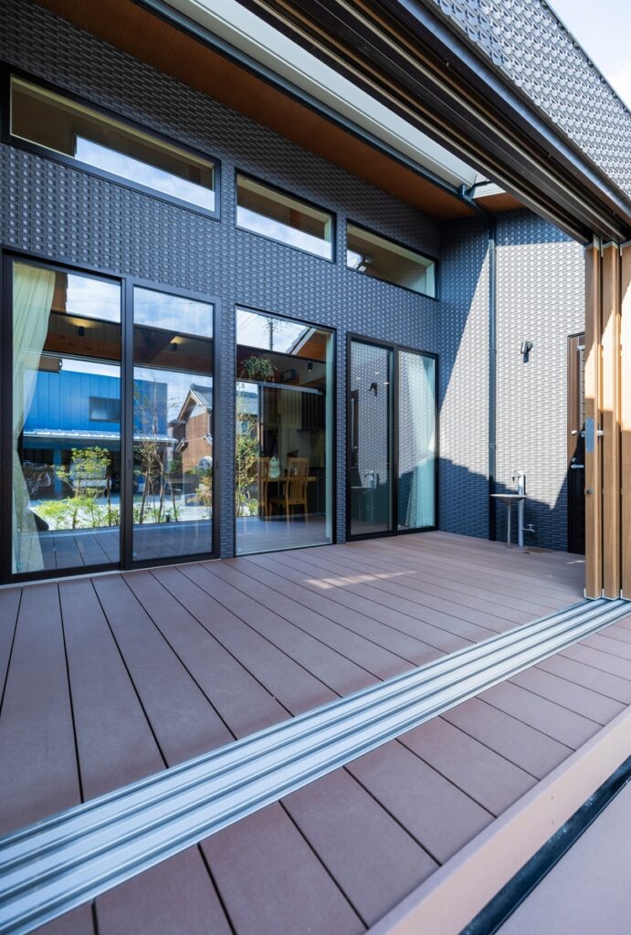 通り土間と高天井のある住まい