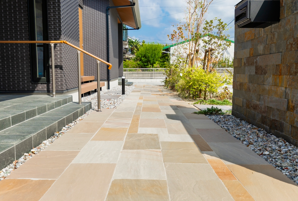 通り土間と高天井のある住まい