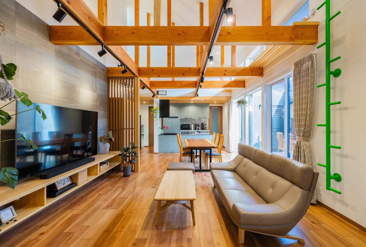 通り土間と高天井のある住まい