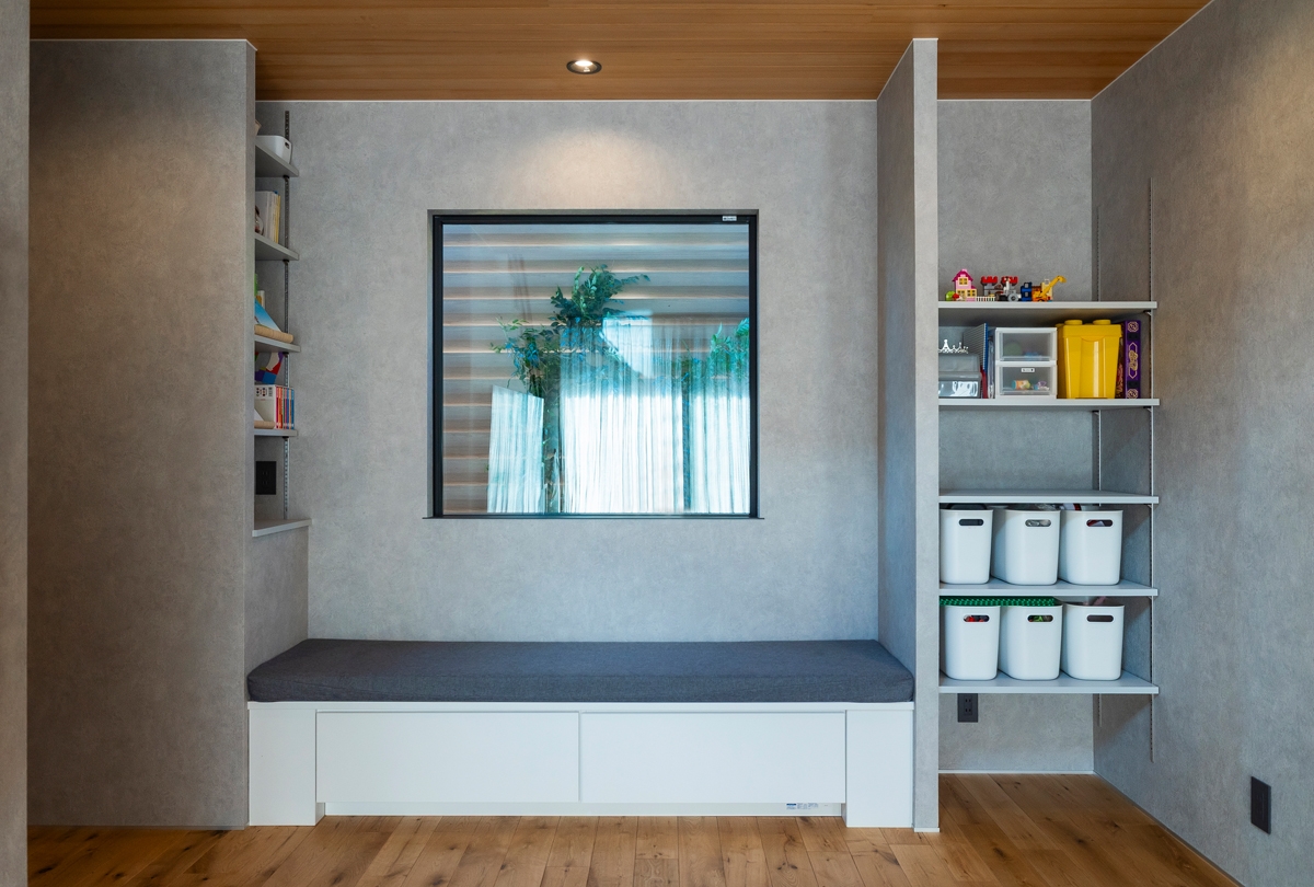 光と影で魅せる洗練された住まい