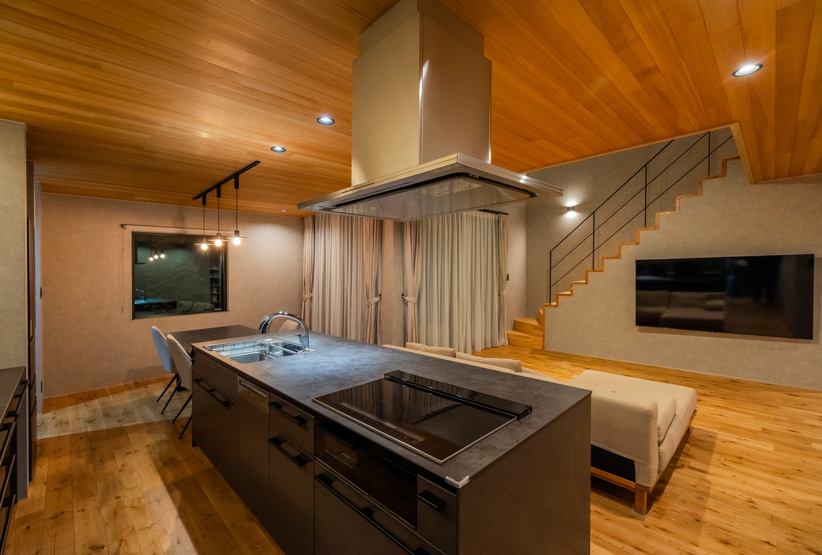 光と影で魅せる洗練された住まい